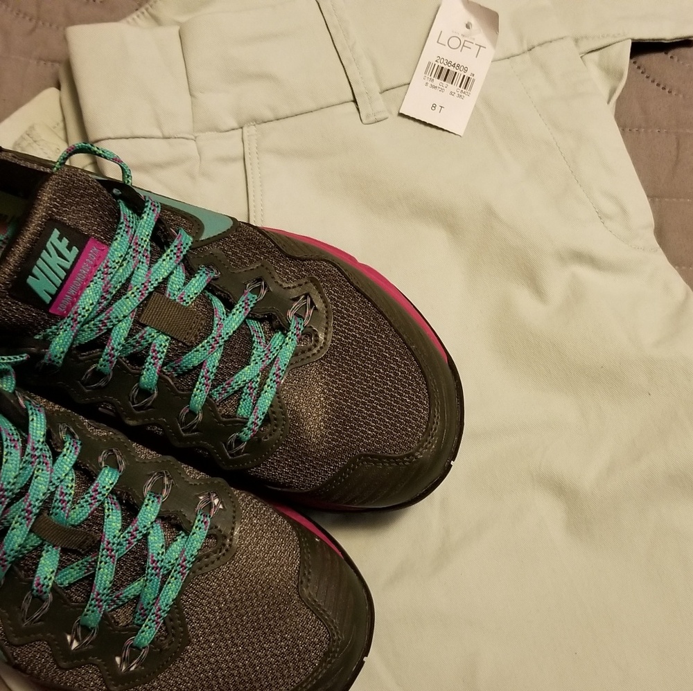 Loft Marissa fit Khakis